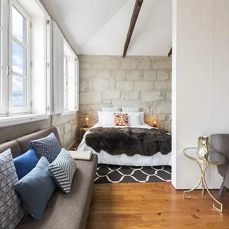 Lovelystay - Urban Loft - Downtown Apartment