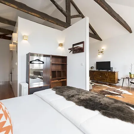 Lovelystay - Urban Loft - Downtown Apartment